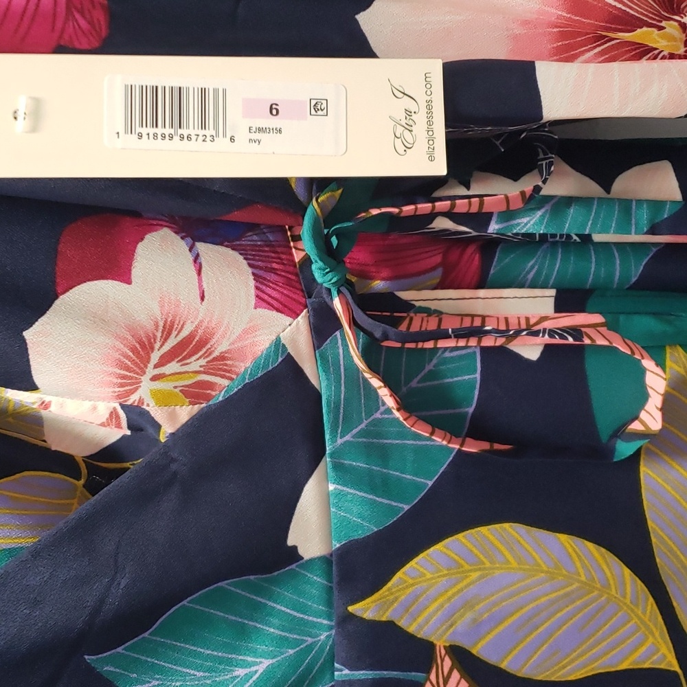 Floral Faux Wrap Dress - Picture 8 of 8
